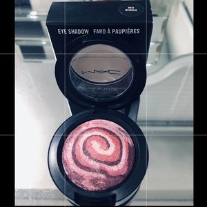 MAC Mineralized Oversized Eyeshadow